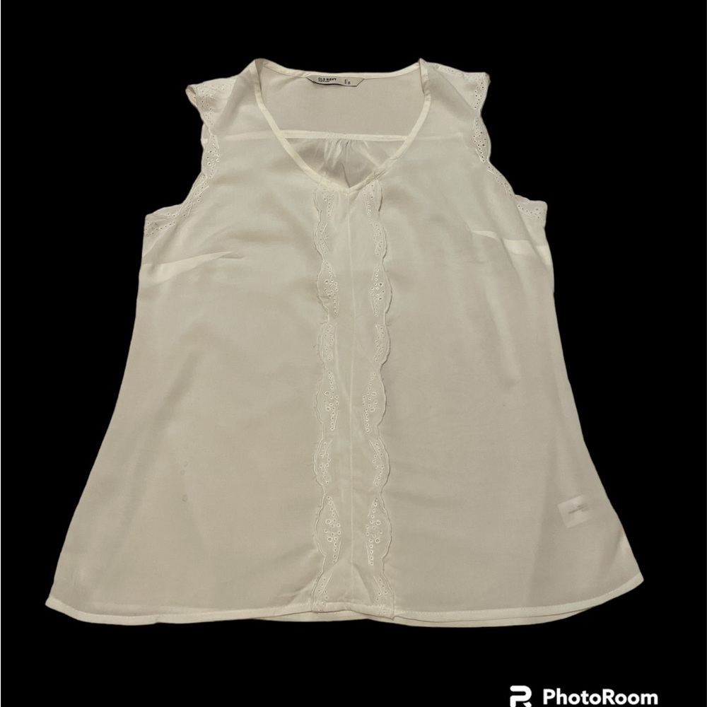 Old Navy Sleeveless Blouse with Lace Detail. NWT. Size Small.
